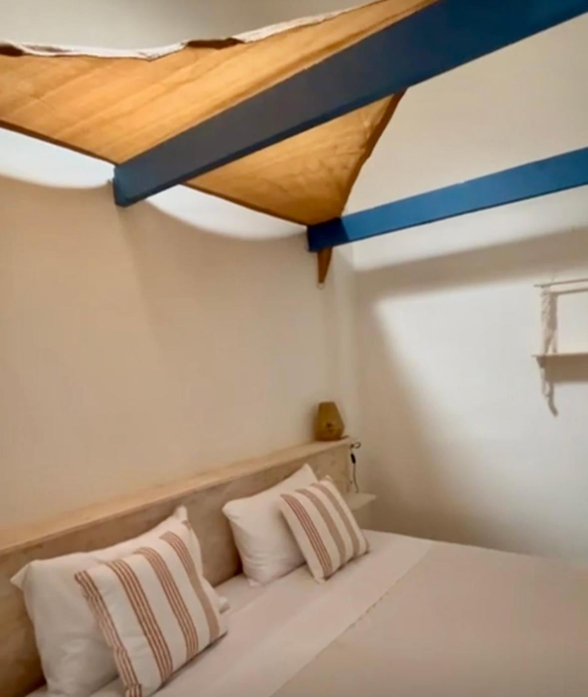 Gites La Maison Pres De La Fontaine Et La Cabane Du Pecheur Talairan Exteriör bild