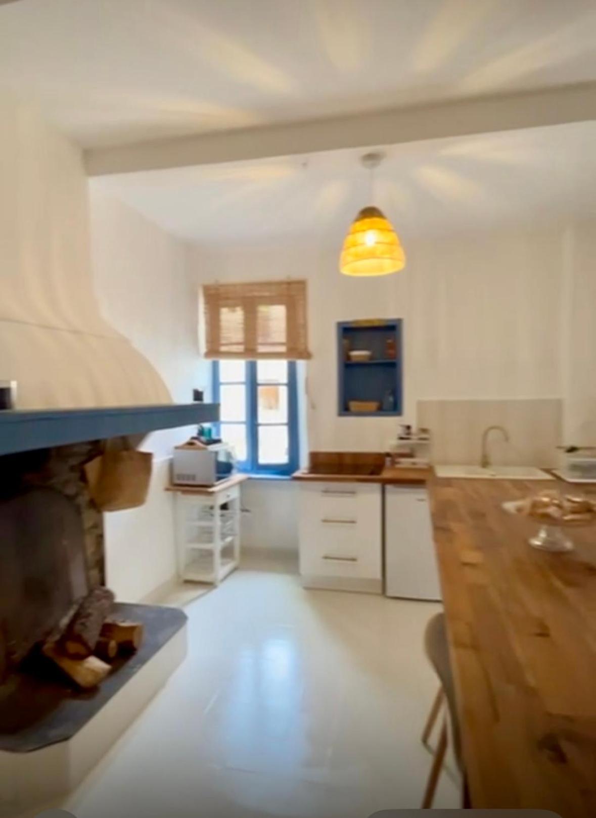 Gites La Maison Pres De La Fontaine Et La Cabane Du Pecheur Talairan Exteriör bild
